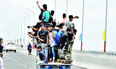 প্রথম দিনই অনিয়ম বাণিজ্যের হিড়িক