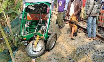 টাঙ্গাইলে ট্রেন-অটোরিকশা সংঘর্ষে মৃতের সংখ্যা বেড়ে ৪