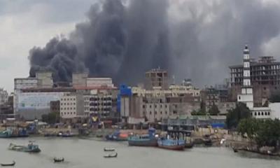 চকবাজারে পলিথিন কারখানায় আগুন নিয়ন্ত্রণে