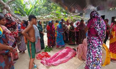 হরিরামপুরে বিদ্যুৎস্পৃষ্টে নারীর মৃত্যু