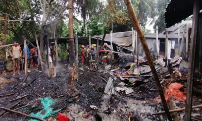 হরিরামপুরে অগ্নিকাণ্ডে নিঃস্ব ৪ পরিবার, শোকে বৃদ্ধার মৃত্যু