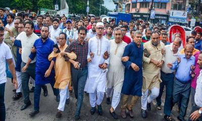 ‘অবৈধ সরকারের দুর্নীতির মধ্যে দিয়ে দেশের অর্থনীতি ধ্বংস করে দিচ্ছে’