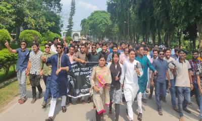 ইবিতে সন্ত্রাস ও জঙ্গিবাদ মূলোৎপাটনের দাবিতে কালো পতাকা মিছিল