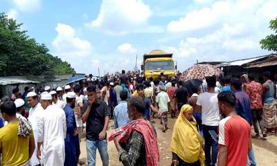 মোটরসাইকেলের পেছনে ট্রাকের ধাক্কা, নিহত ২