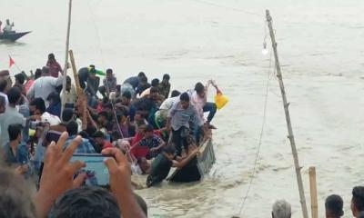 গড়াই নদীতে নৌকাডুবি, নিখোঁজ ১