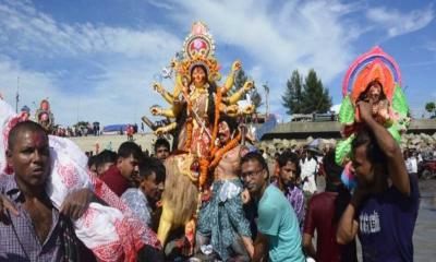 পতেঙ্গা সৈকতে প্রতিমা বিসর্জন