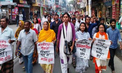 বরিশালে শ্রমিক-কর্মচারীদের উপর সন্ত্রাসী হামলার প্রতিবাদে বিক্ষোভ