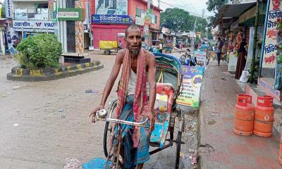 ‘আমার প্যাডেল রিকশায় কেউ উডে না’