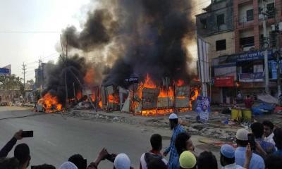 ভালুকায় বাজারে ভয়াবহ অগ্নিকাণ্ড, দেড় কোটি টাকার ক্ষয়ক্ষতি