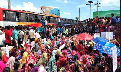 ৪ ঘণ্টা পর মহাসড়ক ছাড়লেন চা-শ্রমিকরা