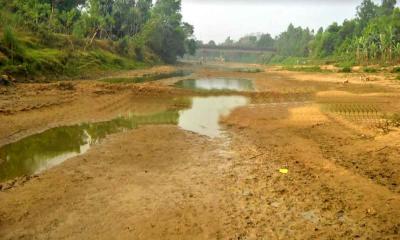 নাব্যতা হারিয়ে মরা খালে পরিণত মহারশী নদী