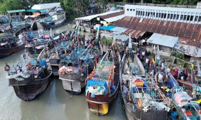 বৈরী আবহাওয়ায় নাকাল পাথরঘাটার জেলেরা