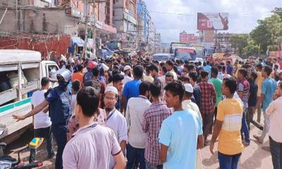 আশুলিয়ায় পোশাকশ্রমিকদের সড়ক অবরোধ