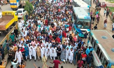 ভালুকায় সিরিজ বোমা হামলার প্রতিবাদে আ.লীগের বিক্ষোভ মিছিল