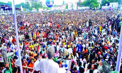 বাধার বাঁধ ভেঙে জনসমুদ্র বরিশাল