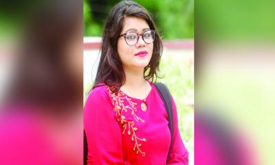 গানে গানেই নিজের পৃথিবী গড়তে চান চামেলী