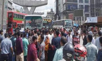 চট্টগ্রামে গণপরিবহন বন্ধে পথে পথে যাত্রীদের দুর্ভোগ