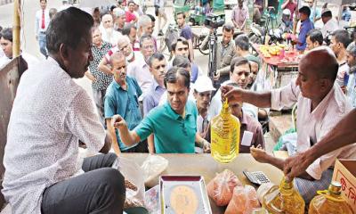 ফের ১১০ টাকায় সয়াবিন তেল বিক্রি শুরু