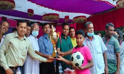 ফুলবাড়ীতে বঙ্গবন্ধু ও বঙ্গমাতা ফুটবল টুর্নামেন্টের ফাইনাল খেলা অনুষ্ঠিত