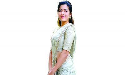 চুমু নিয়ে তিক্ত অভিজ্ঞতার কথা জানালেন রাশমিকা