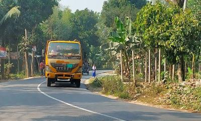 সেকান্দরদী-চলনা মোড়ে মৃত্যুফাঁদ