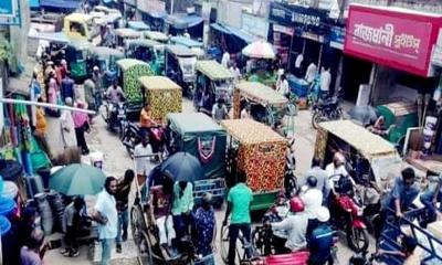 ছাতকে নিয়ন্ত্রণহীন অটোরিক্সা, তীব্র যানজটে ভোগান্তি