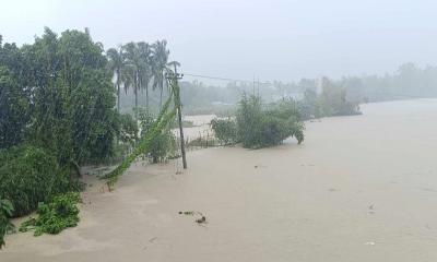 চকরিয়ায় পানিবন্দি ৫ লক্ষাধিক মানুষ