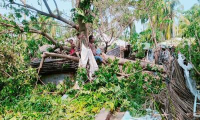 মোখার ক্ষতচিহ্ন স্বাভাবিক করার চেষ্টা দ্বীপবাসীর