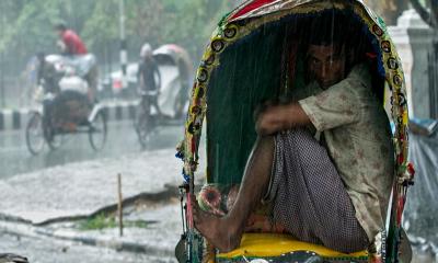 রাজধানীতে সকাল থেকেই গুঁড়ি গুঁড়ি বৃষ্টি