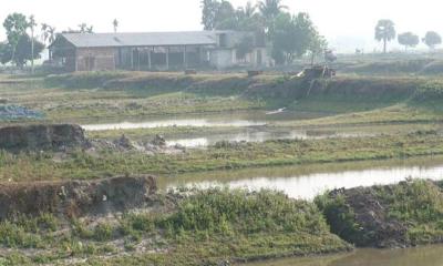 জলাশয় পানিশূন্য হওয়ায় বিপাকে মৎস্যজীবীরা