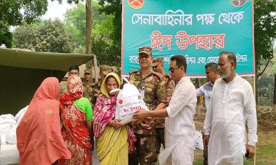 নকলায় অসহায় পরিবারে সেনাবাহিনীর ঈদ উপহার বিতরণ