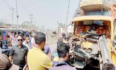 গ্রামীণফোনের নেটওয়ার্ক বিপর্যয়ের কারণে যশোরে ট্রেন-ট্রাক সংঘর্ষ