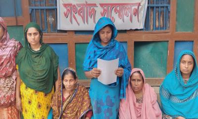 বাকেরগঞ্জে বসতবাড়ি হামলা, ভাংচুর ও লুটপাটের অভিযোগে সংবাদ সম্মেলন