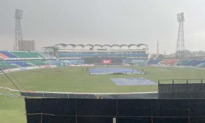 টসের পর বৃষ্টি, খেলা বন্ধ