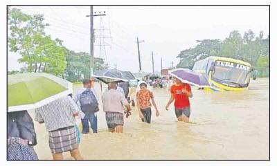 পানিতে ভাসছে স্বপ্ননগরী