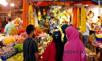 ফাগুনের গোলাপে আগুন দাম