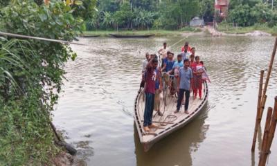 পারাপারে ভরসা রশি টানা নৌকা