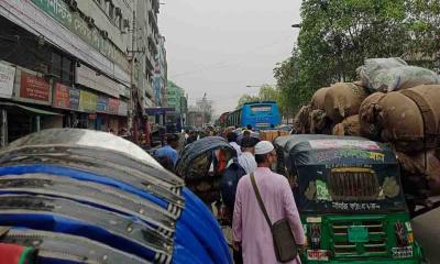 তীব্র যানজটে হেঁটে যেতেও নেই স্বস্তি