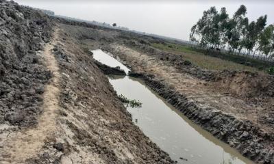 বাহুবলে খাল খনন কাজে অনিয়ম দুর্নীতির অভিযোগ