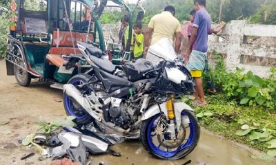 মেরিন ড্রাইভে মোটর সাইকেল-ইজিবাইক সংঘর্ষ: নিহত ১