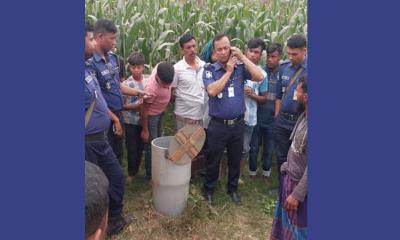 স্ত্রীকে হত্যার পর সোলার প্যানেলের পাইপের মধ্যে ফেলে দেন স্বামী