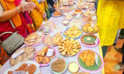 ভোলা কলেজে বাহারি পিঠার মেলা