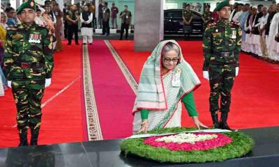 বঙ্গবন্ধুর প্রতিকৃতিতে প্রধানমন্ত্রীর শ্রদ্ধা নিবেদন