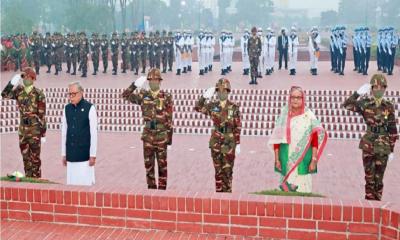 জাতীয় স্মৃতিসৌধে রাষ্ট্রপতি-প্রধানমন্ত্রীর শ্রদ্ধা নিবেদন