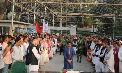 বঙ্গবন্ধুর প্রতিকৃতিতে প্রধানমন্ত্রীর পক্ষে রাদওয়ান মুজিবের শ্রদ্ধা নিবেদন