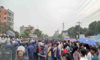 ভালুকায় বকেয়া বেতনের দাবিতে মহাসড়ক অবরোধ