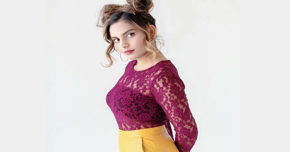 কানে হাটবেন শানু কন্যা শ্যানন