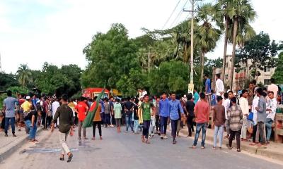নান্দাইলে কোটা সংস্কারের দাবিতে মহাসড়ক অবরোধ