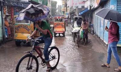 বরিশালে থেমে থেমে মাঝারি ও হালকা বৃষ্টি, জনজীবনে ব্যাঘাত