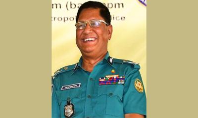 স্ত্রীসহ দেশ ছাড়লেন সাবেক ডিএমপি কমিশনার আছাদুজ্জামান